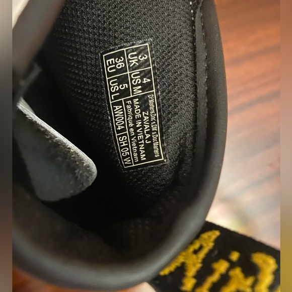 Dr. Martins size 4 boots - Picture 5 of 6